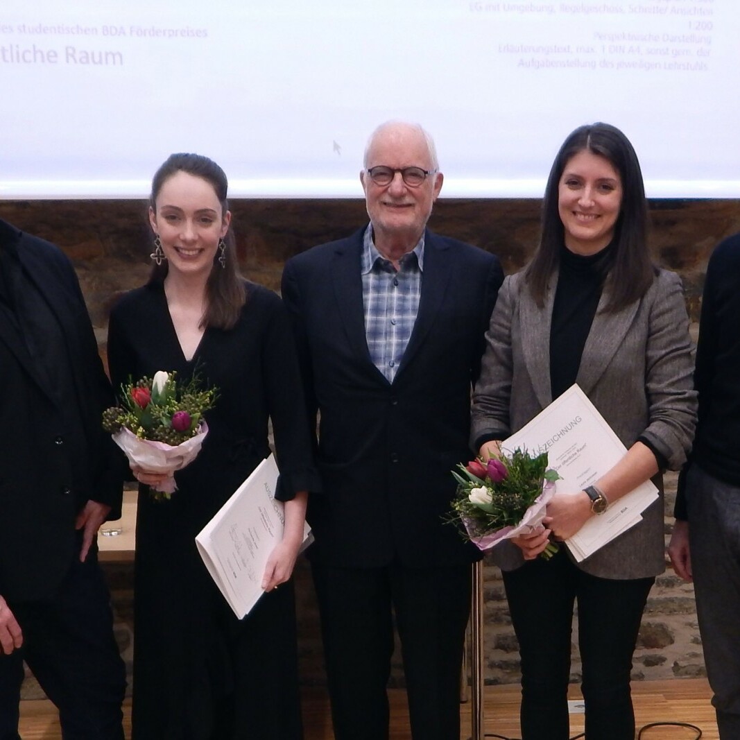 BDA Förderpreis für Studierende, Preisverleihung mit BDA-Vorstand Christian Weicken, Preisträgerin Pia Carlotta Jörden, Juryvorsitzender Walter von Lom, Preisträgerin Laura Jackowski und BDA-Vorstand Frank Paul Fietz (Foto: BDA)